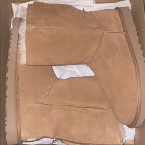 Ugg classic short zip